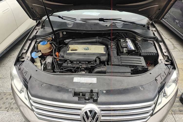 Used Volkswagen Magotan 2012 Revised 1.8TSI Luxury Version Engine Bay