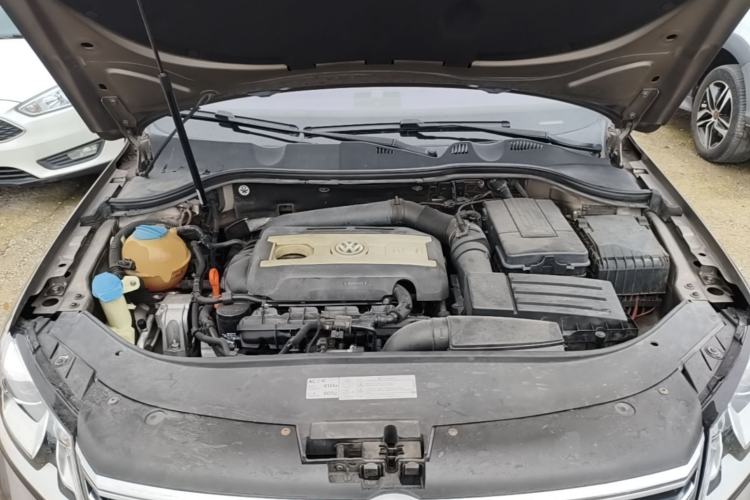 Used Volkswagen Magotan 2012 Revised 1.8TSI Luxury Version Engine Bay