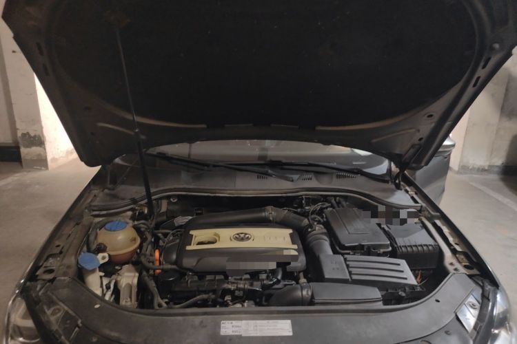 Used Volkswagen Magotan 2012 Facelift 1.8TSI Prestige Model Engine Bay