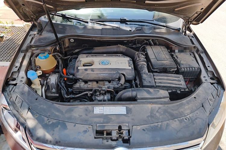 Used Volkswagen Magotan 2012 Revised 1.8TSI Luxury Version Engine Bay