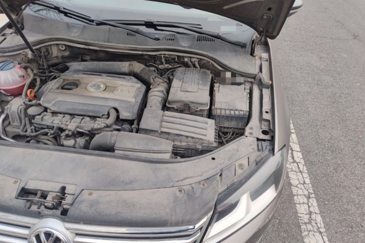 Used Volkswagen Magotan 2012 Revised Version 1.8TSI Leading Edition Engine Bay Left