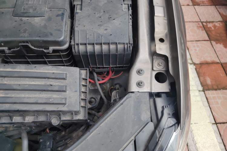 Used Volkswagen Magotan 2012 1.8TSI Prestige Model Engine Bay Left