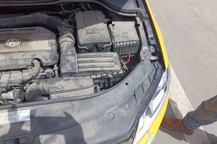 Used Volkswagen Magotan 2012 1.8TSI Prestige Model Engine Bay Left