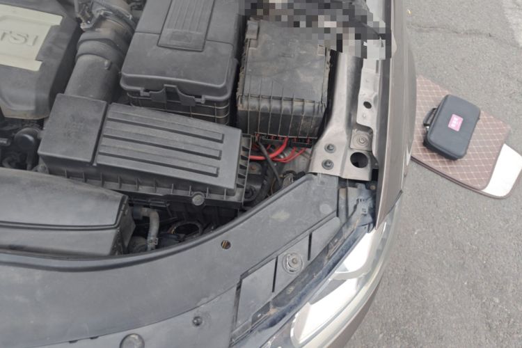 Used Volkswagen Magotan 2012 Facelift 1.8TSI Prestige Model Engine Bay Left