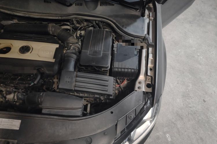Used Volkswagen Magotan 2012 Facelift 1.8TSI Prestige Model Engine Bay Left
