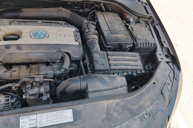 Used Volkswagen Magotan 2012 Revised 1.8TSI Luxury Version Engine Bay Left