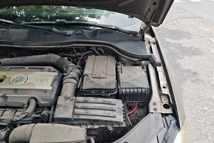 Used Volkswagen Magotan 2012 2.0 TSI Ultimate Edition Engine Bay Left