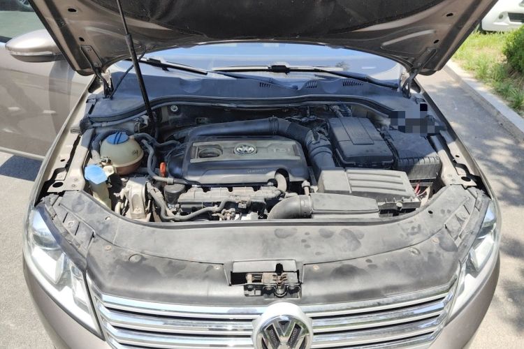 Used Volkswagen Magotan 2012 Revised Version 1.8TSI Leading Edition Engine Bay
