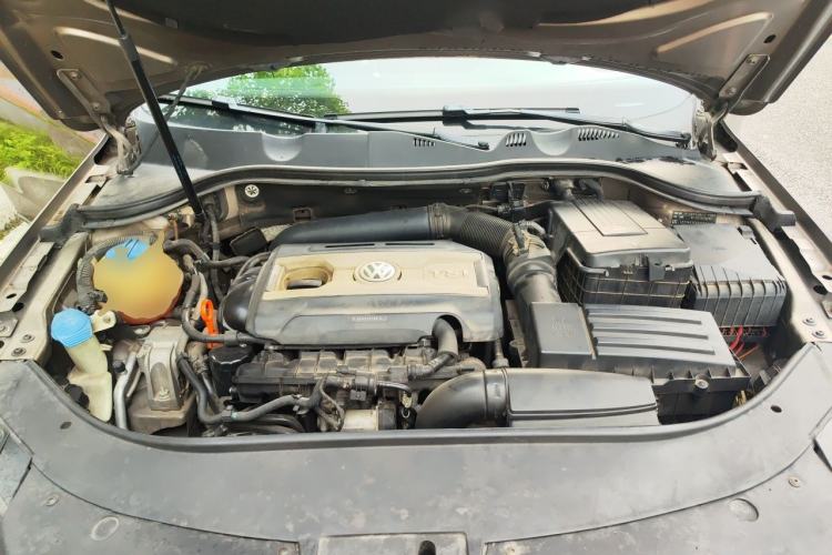 Used Volkswagen Magotan 2012 Revised 1.8TSI Luxury Version Engine Bay