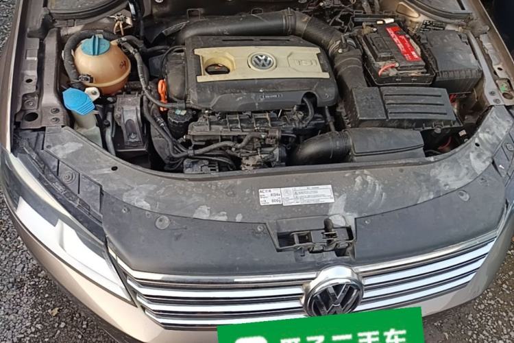 Used Volkswagen Magotan 2012 Revised Version 1.8TSI Leading Edition Engine Bay