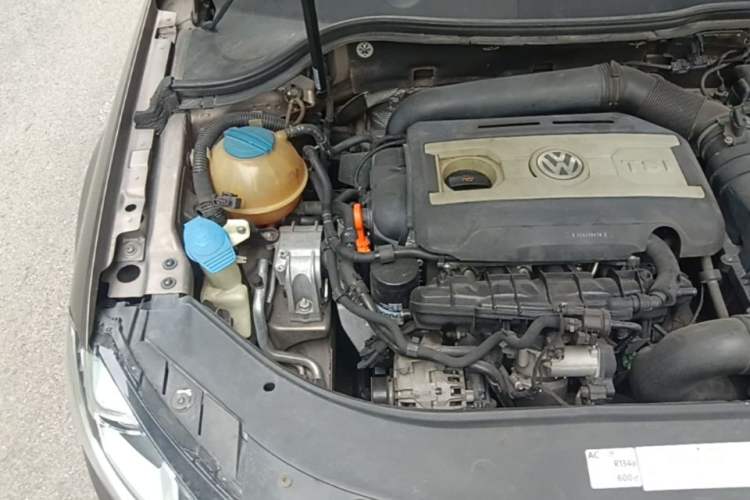 Used Volkswagen Magotan 2012 Revised 1.8TSI Luxury Version Engine Bay Right