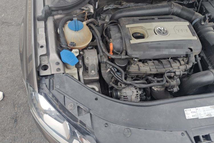 Used Volkswagen Magotan 2012 Facelift 1.8TSI Prestige Model Engine Bay Right