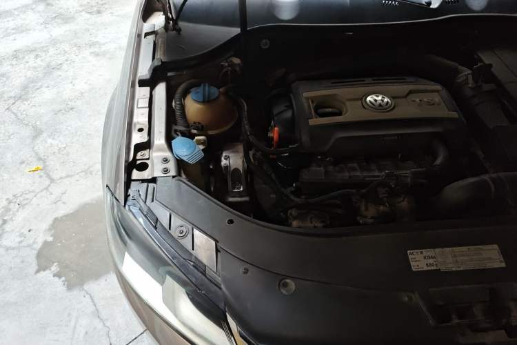 Used Volkswagen Magotan 2012 1.8TSI Comfort Model Engine Bay Right
