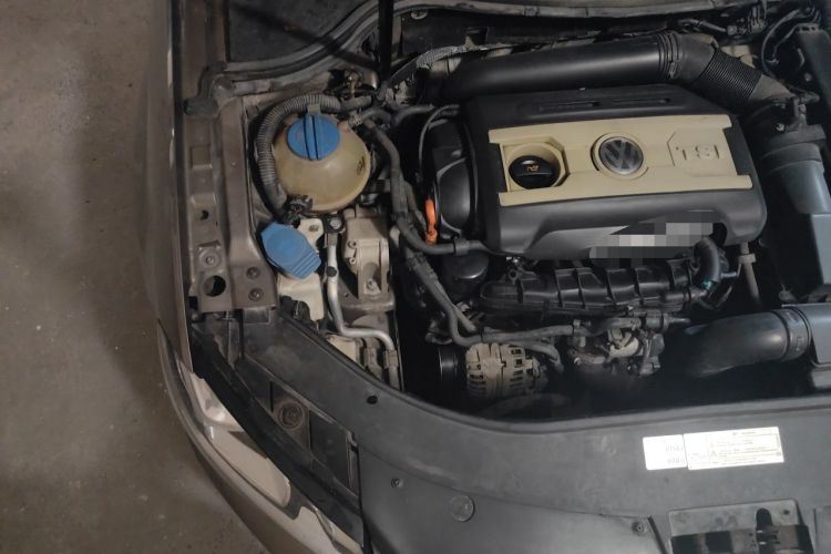 Used Volkswagen Magotan 2012 Facelift 1.8TSI Prestige Model Engine Bay Right