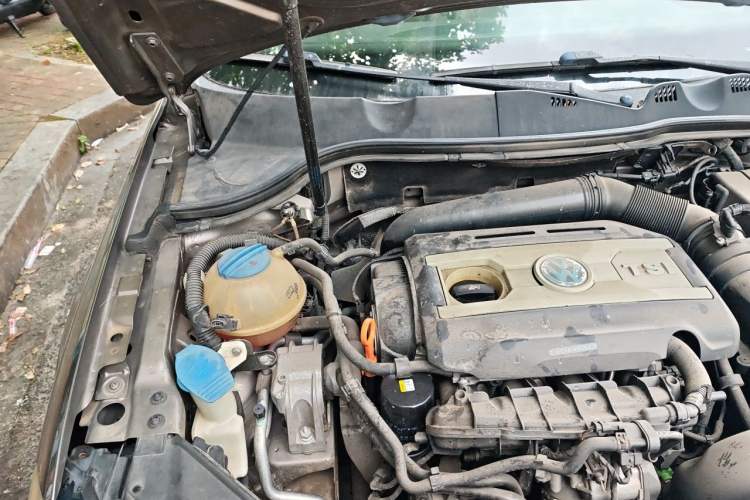 Used Volkswagen Magotan 2012 2.0 TSI Ultimate Edition Engine Bay Right