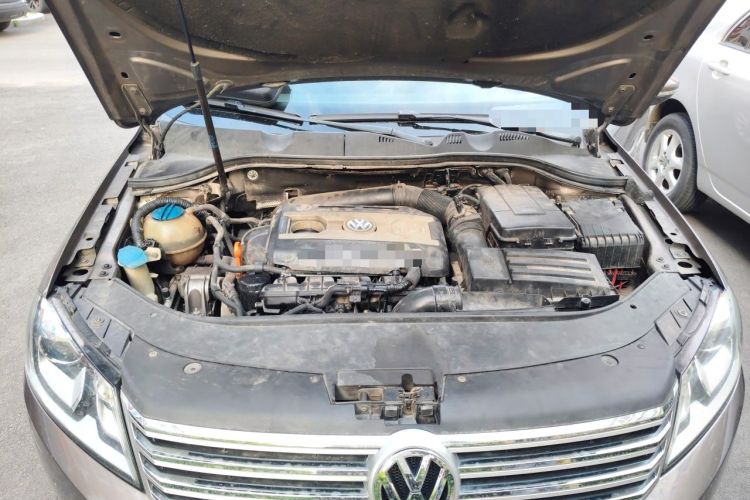 Used Volkswagen Magotan 2012 2.0 TSI Prestige Edition Engine Bay