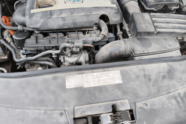 Used Volkswagen Magotan 2012 Revised Version 1.8TSI Leading Edition Engine Bay