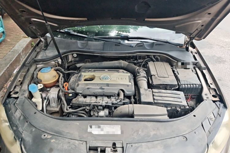 Used Volkswagen Magotan 2012 2.0 TSI Ultimate Edition Engine Bay