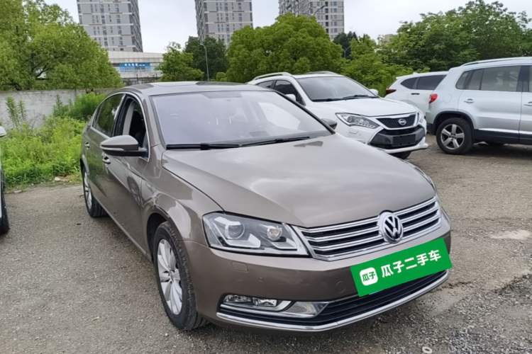 Used Volkswagen Magotan 2012 Revised 1.8TSI Luxury Version Front Right 45 Deg