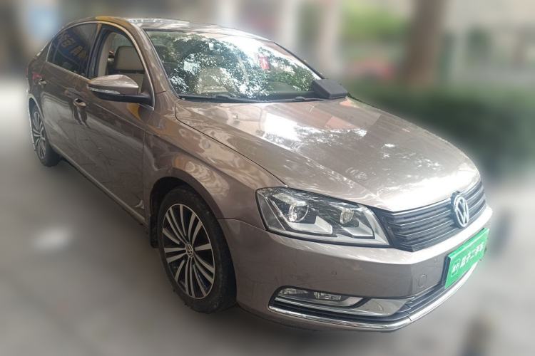 Used Volkswagen Magotan 2012 Revised Version 1.8TSI Leading Edition Front Right 45 Deg