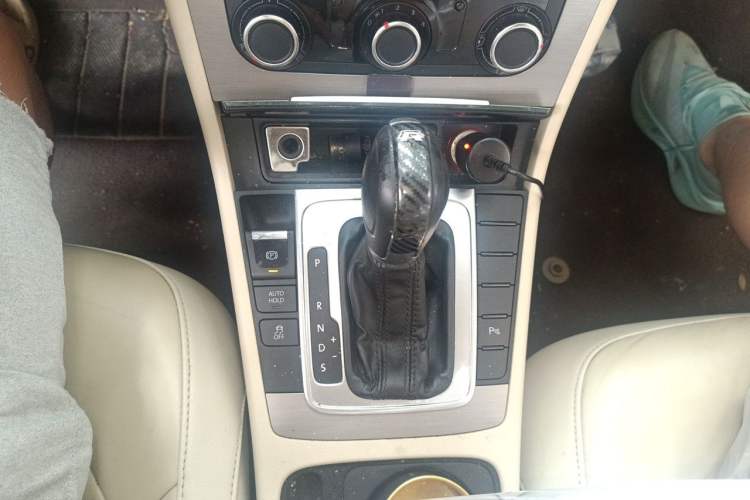 Used Volkswagen Magotan 2012 Revised Version 1.8TSI Leading Edition Gear Lever