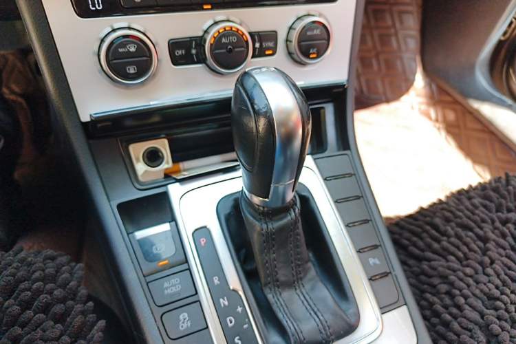Used Volkswagen Magotan 2012 Revised 1.8TSI Luxury Version Gear Lever