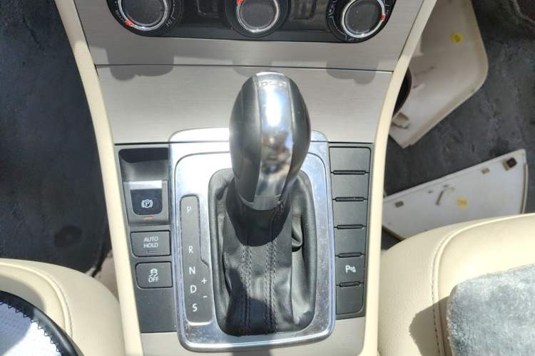 Used Volkswagen Magotan 2012 Revised Version 1.8TSI Leading Edition Gear Lever