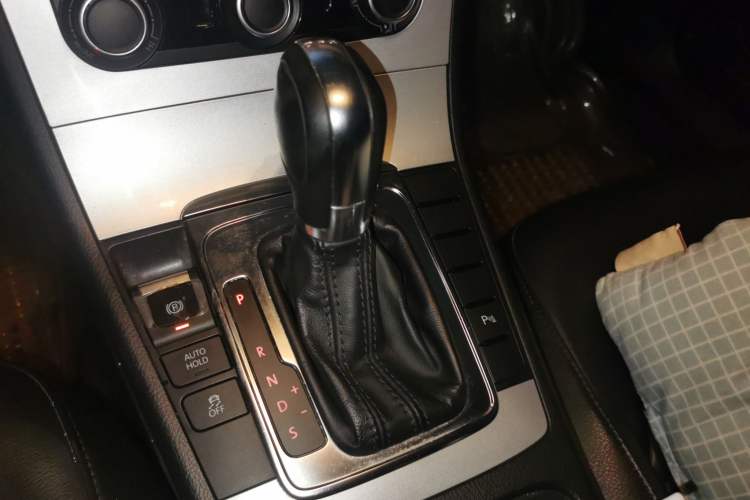 Used Volkswagen Magotan 2012 Revised Version 1.8TSI Leading Edition Gear Lever