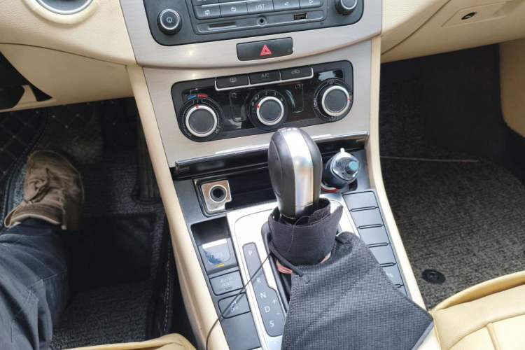 Used Volkswagen Magotan 2012 Revised Version 1.8TSI Leading Edition Gear Lever