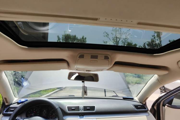 Used Volkswagen Magotan 2012 Revised Version 1.8TSI Leading Edition Headliner