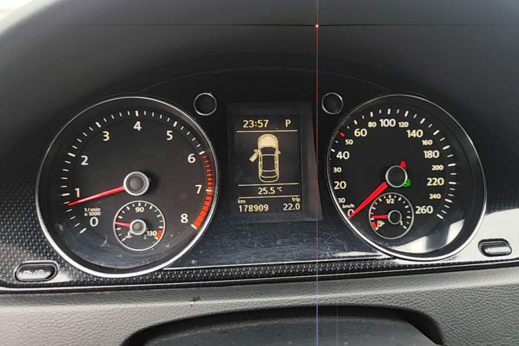 Used Volkswagen Magotan 2012 Revised 1.8TSI Luxury Version Instrument Cluster