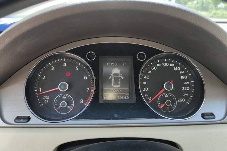 Used Volkswagen Magotan 2012 Revised Version 1.8TSI Leading Edition Instrument Cluster