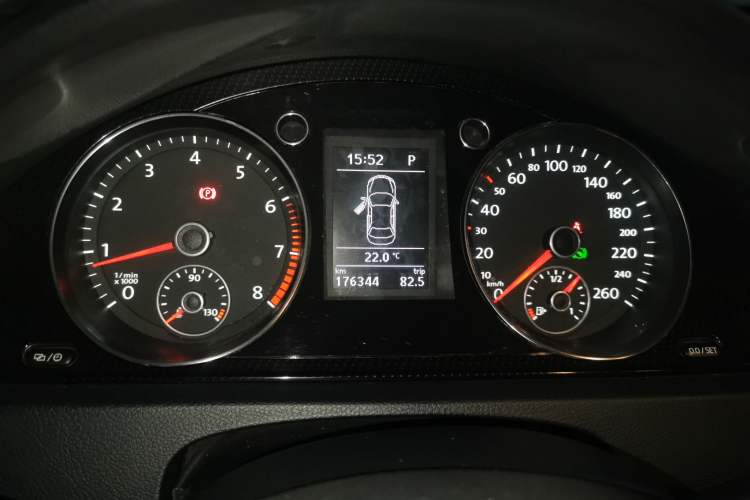 Used Volkswagen Magotan 2012 Revised Version 1.8TSI Leading Edition Instrument Cluster