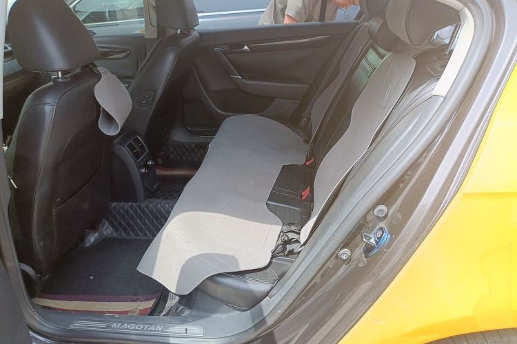 Used Volkswagen Magotan 2012 1.8TSI Prestige Model Left Rear Seat