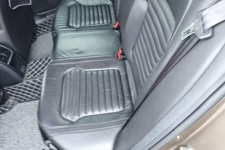 Used Volkswagen Magotan 2012 Revised 1.8TSI Luxury Version Left Rear Seat