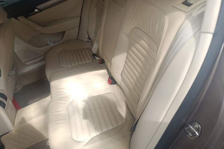 Used Volkswagen Magotan 2012 Revised Version 1.8TSI Leading Edition Left Rear Seat