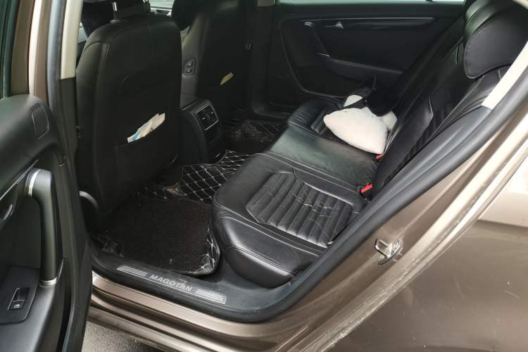 Used Volkswagen Magotan 2012 Revised 1.8TSI Luxury Version Left Rear Seat