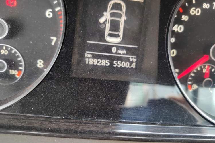 Used Volkswagen Magotan 2012 1.8TSI Prestige Model Odometer Close Up