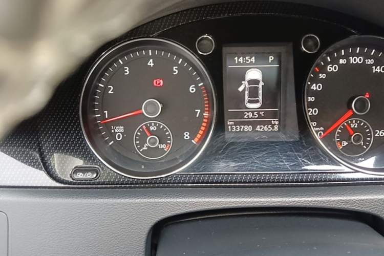 Used Volkswagen Magotan 2012 Revised 1.8TSI Luxury Version Odometer Close Up