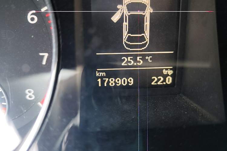 Used Volkswagen Magotan 2012 Revised 1.8TSI Luxury Version Odometer Close Up
