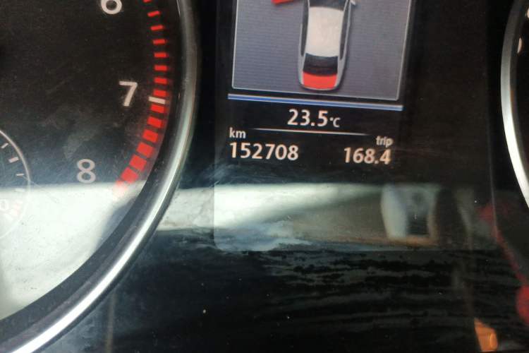 Used Volkswagen Magotan 2012 3.0 FSI Flagship Edition Odometer Close Up