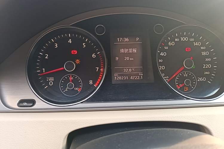 Used Volkswagen Magotan 2012 Revised Version 1.8TSI Leading Edition Odometer Close Up