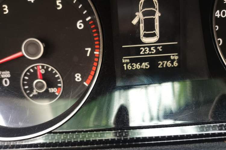 Used Volkswagen Magotan 2012 Revised 1.8TSI Luxury Version Odometer Close Up
