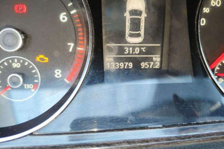 Used Volkswagen Magotan 2012 2.0 TSI Prestige Edition Odometer Close Up