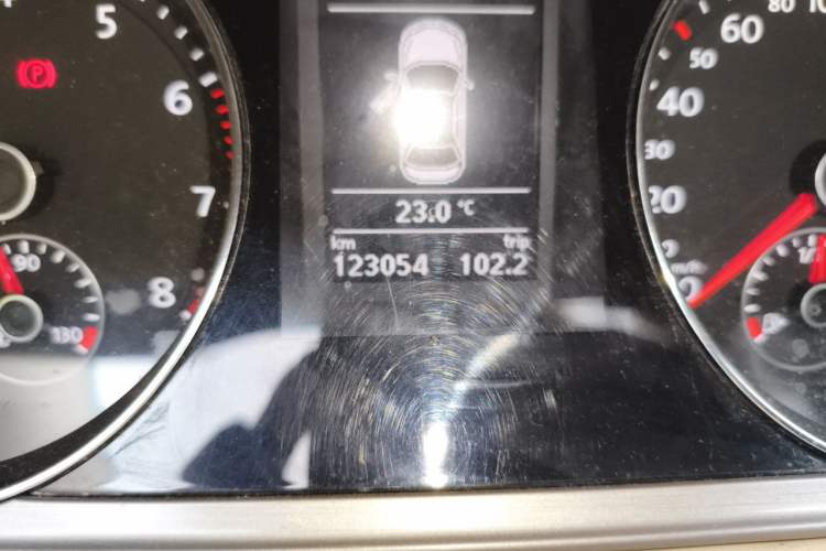 Used Volkswagen Magotan 2012 Revised Version 1.8TSI Leading Edition Odometer Close Up