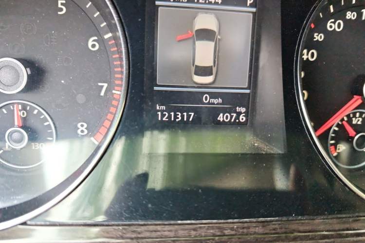 Used Volkswagen Magotan 2012 2.0 TSI Ultimate Edition Odometer Close Up