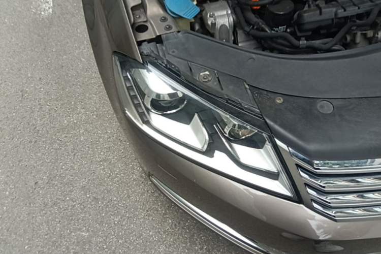 Used Volkswagen Magotan 2012 Revised 1.8TSI Luxury Version Right Front Headlight