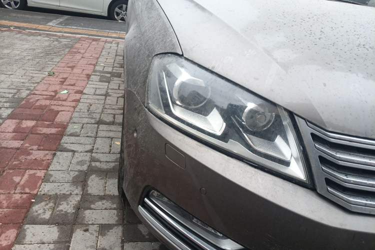 Used Volkswagen Magotan 2012 3.0 FSI Flagship Edition Right Front Headlight