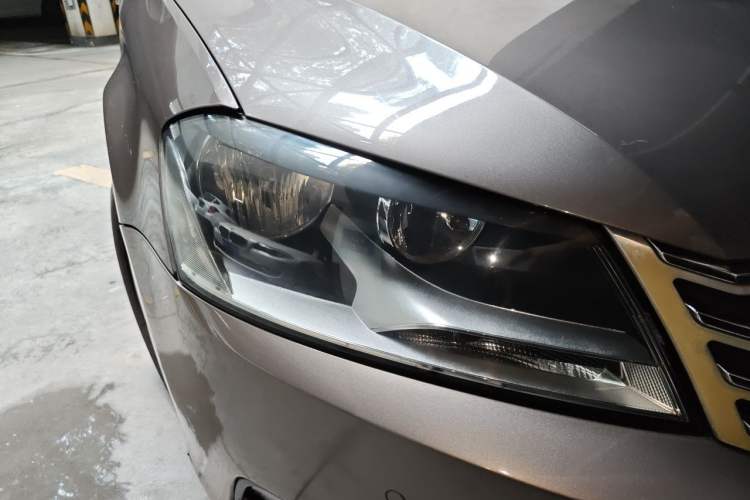 Used Volkswagen Magotan 2012 1.8TSI Comfort Model Right Front Headlight