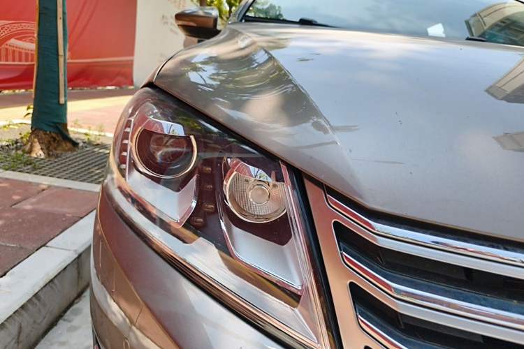 Used Volkswagen Magotan 2012 Revised 1.8TSI Luxury Version Right Front Headlight